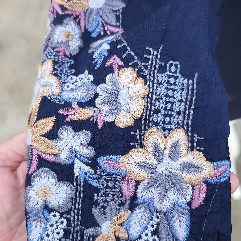 Johnny Was Navy Blue Floral Embroidered Peasant Blouse Top XS - Picture 5 of 10
